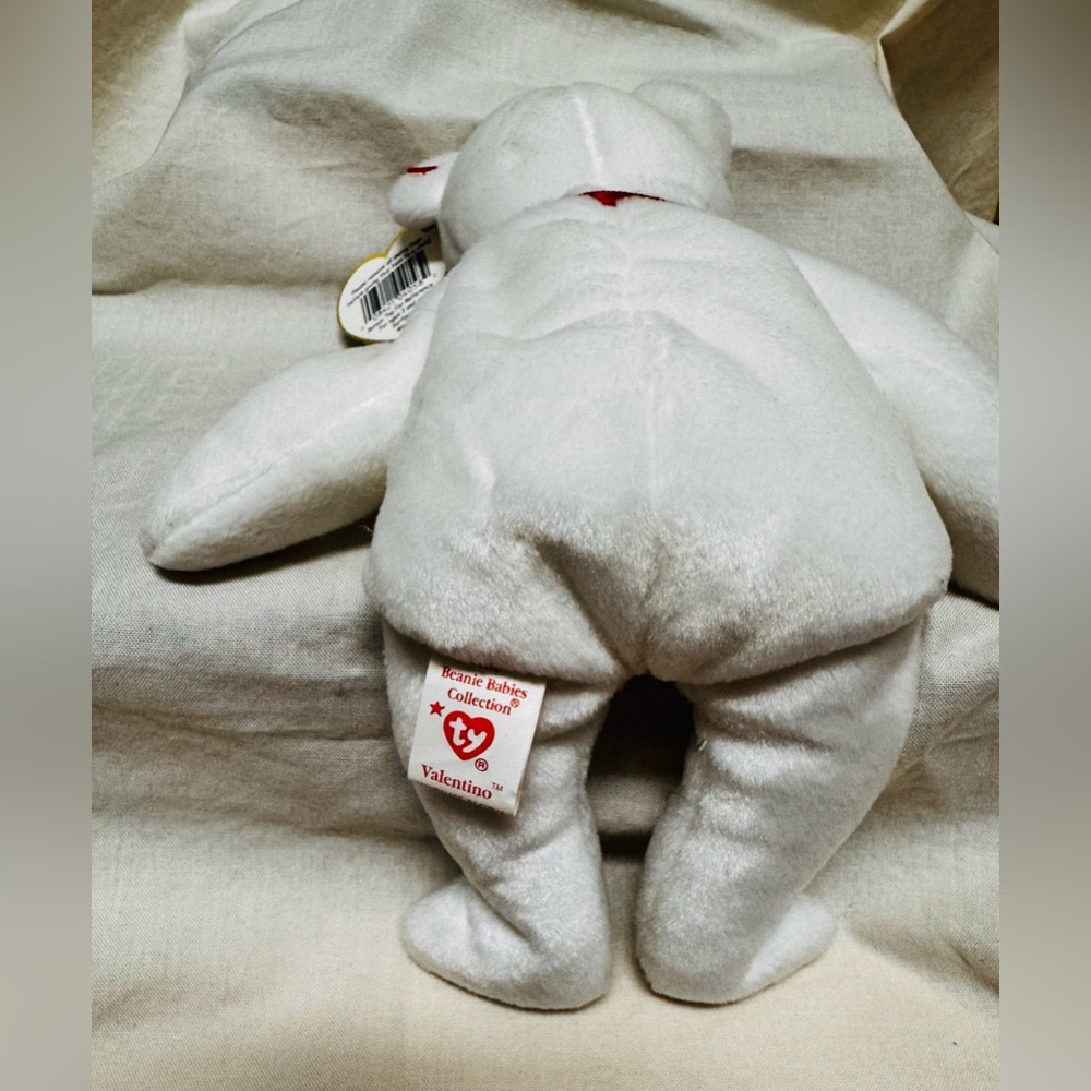 Valentino RARE Beanie, with Brown Nose, and tag errors - Picture 2 of 3